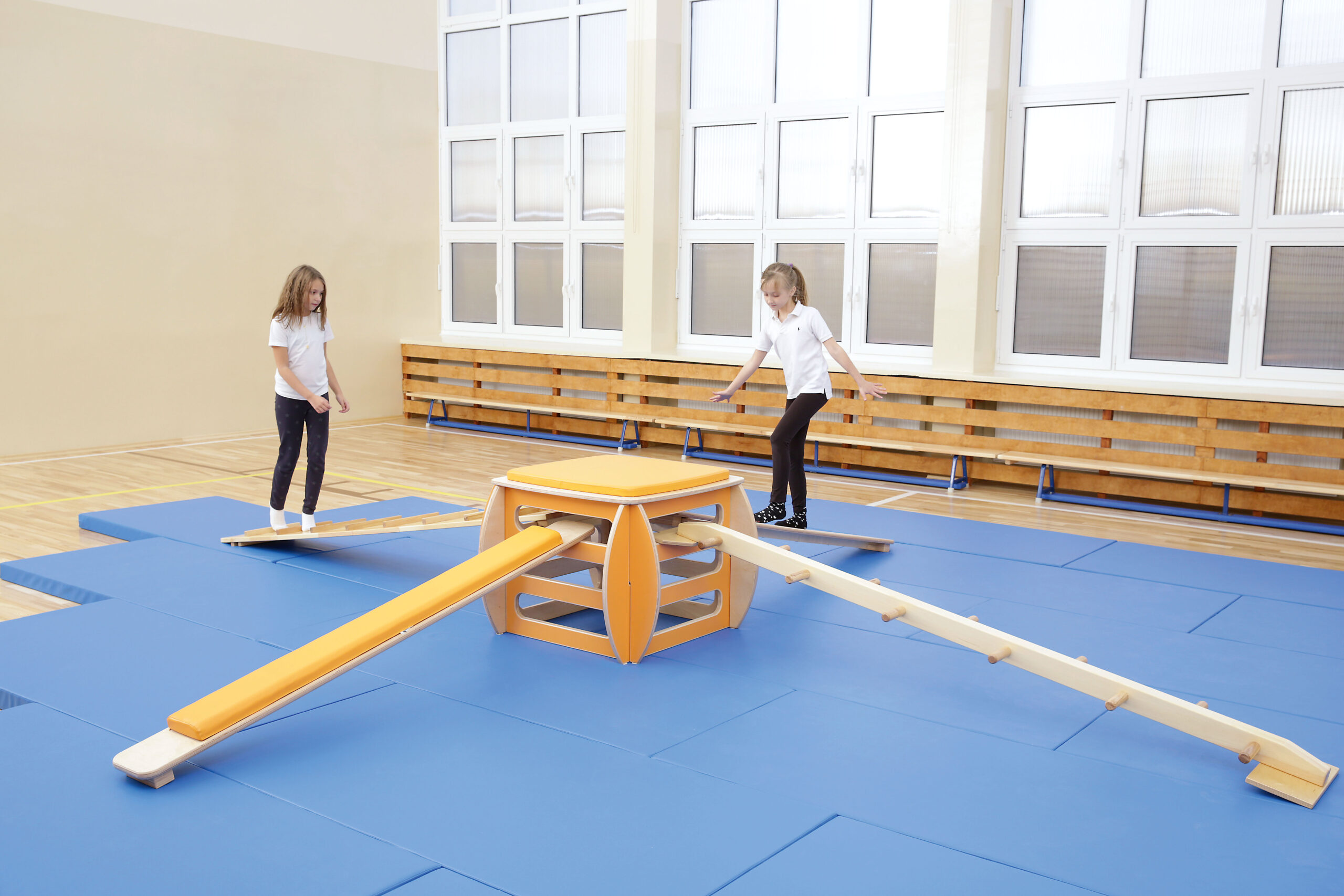 092335_e_15 Gimnastikos kubas - Image 1