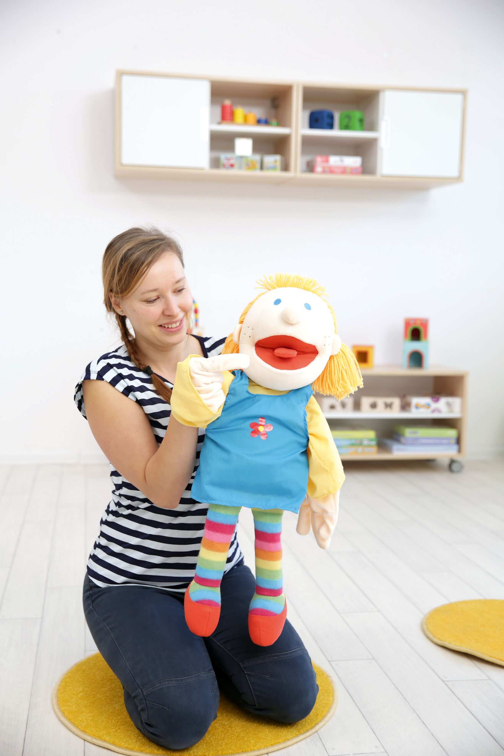 555044_c_15-scaled Terapinė logopedinė lėlė 555044 - Image 1