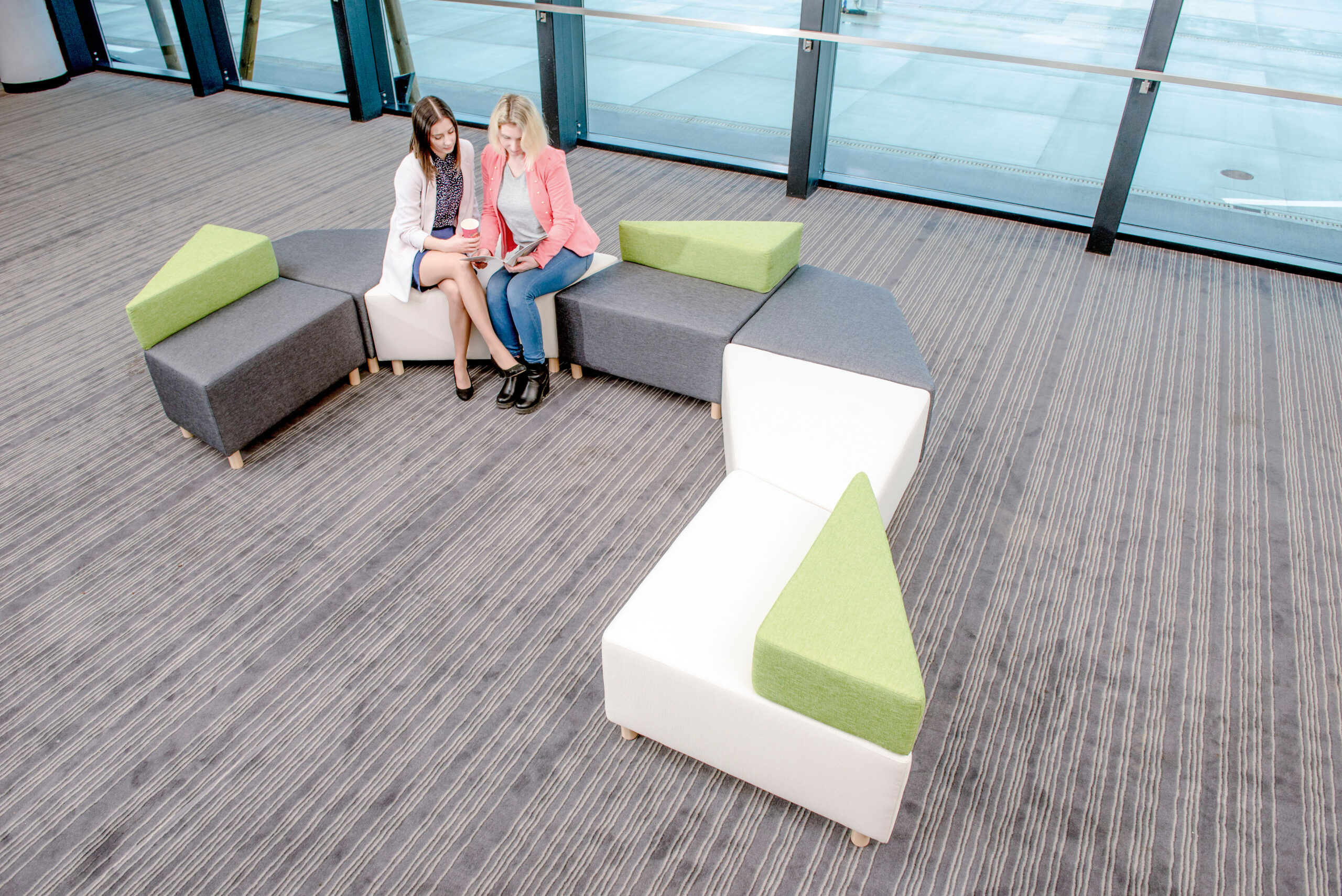 855266_d_23 "Zig-zag" sofa - Image 1