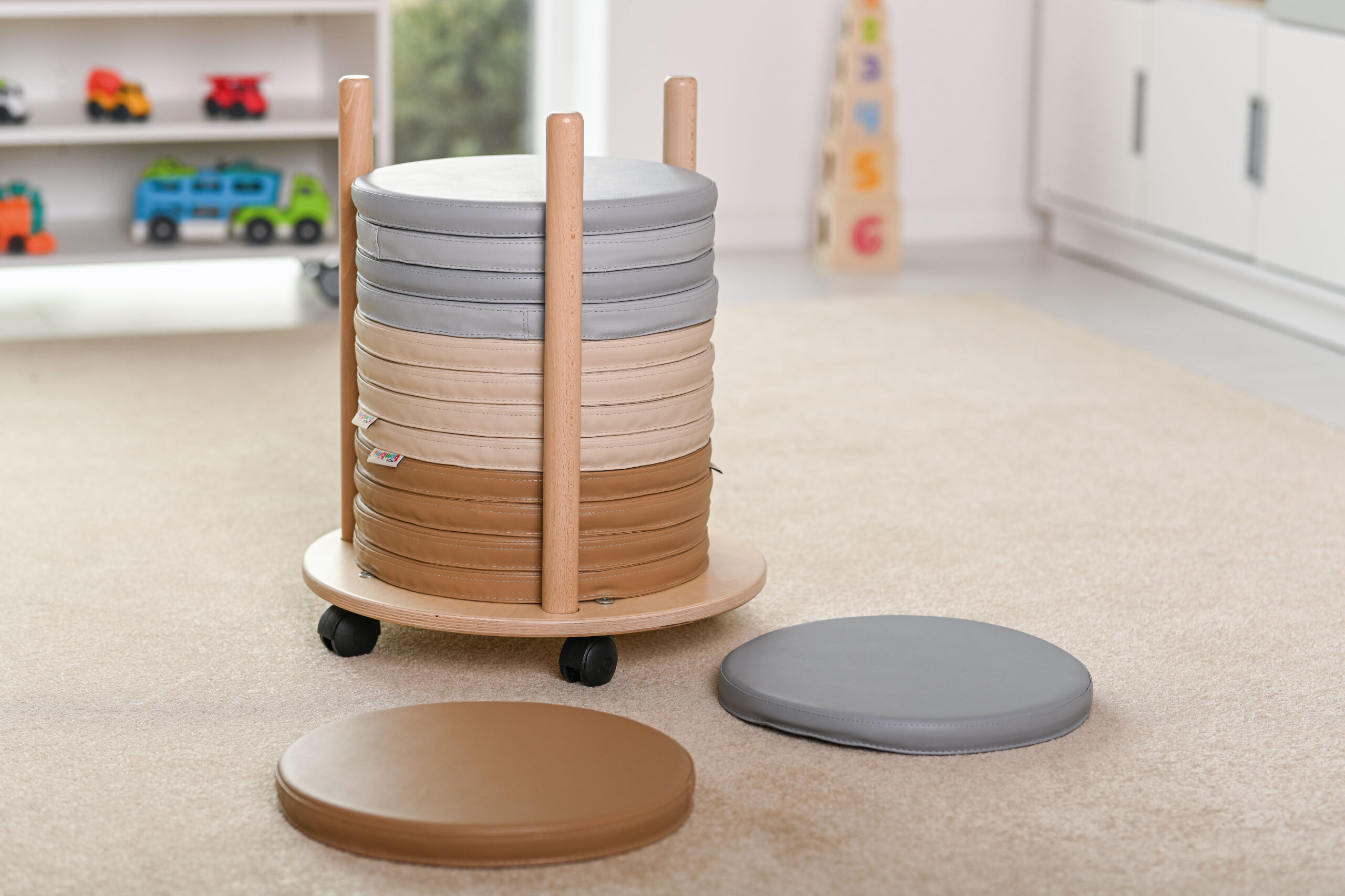 098967_e_25 Stovas pagalvėlėms su ratukais - dviejų dydžių - Image 1