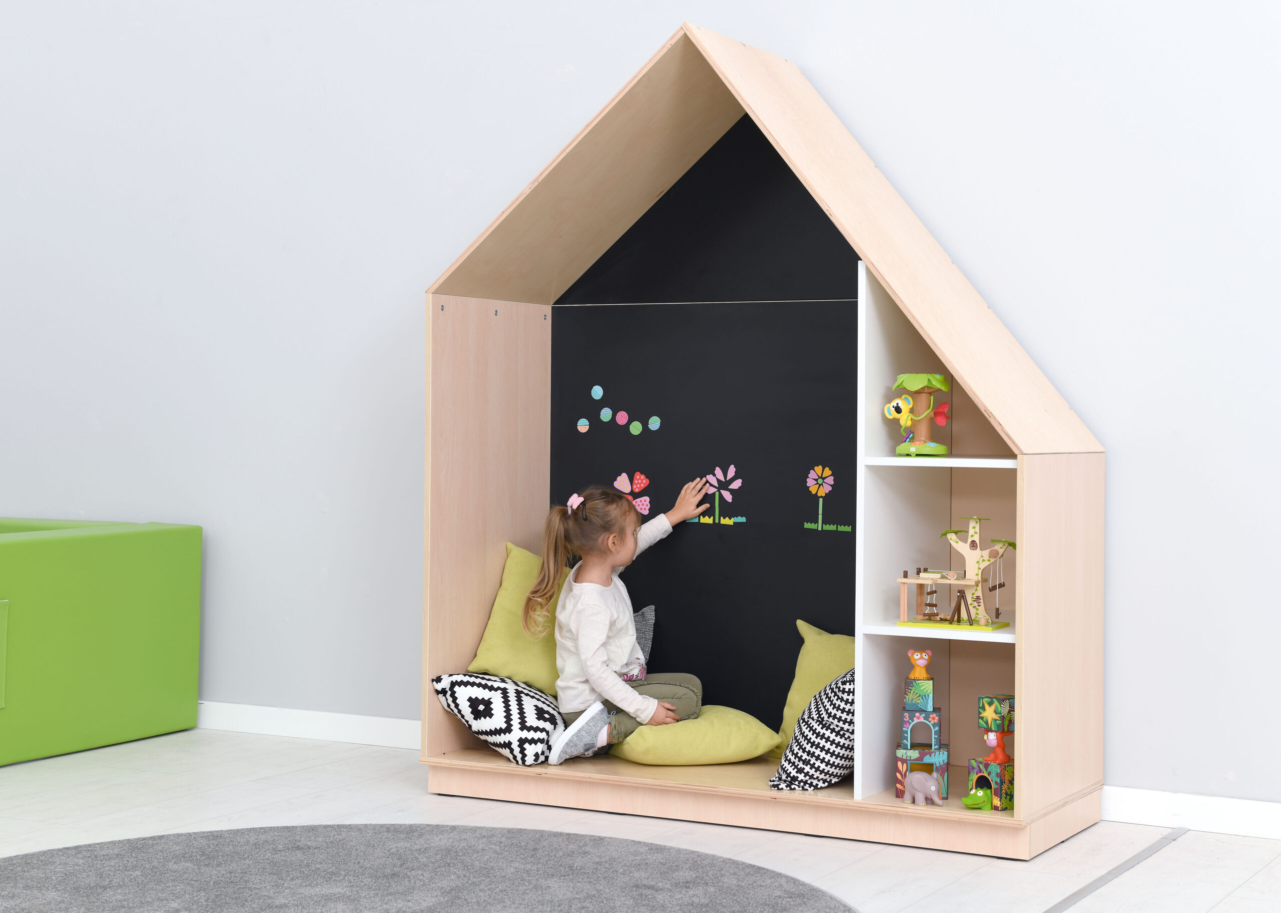 096988_h_19 Žaidimų, skaitymo kampelis su magnetine sienele atviromis lentynomis - Image 1