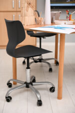 Reguliuojama kėdė su ratukais - Image 4