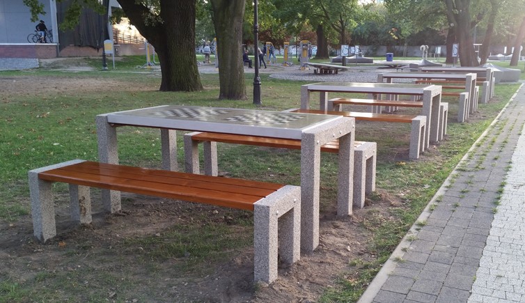 betoninis-zaidimu-stalas-su-dviem-suoliukais-main Betoninis žaidimų stalas su dviem suoliukais - Image 1