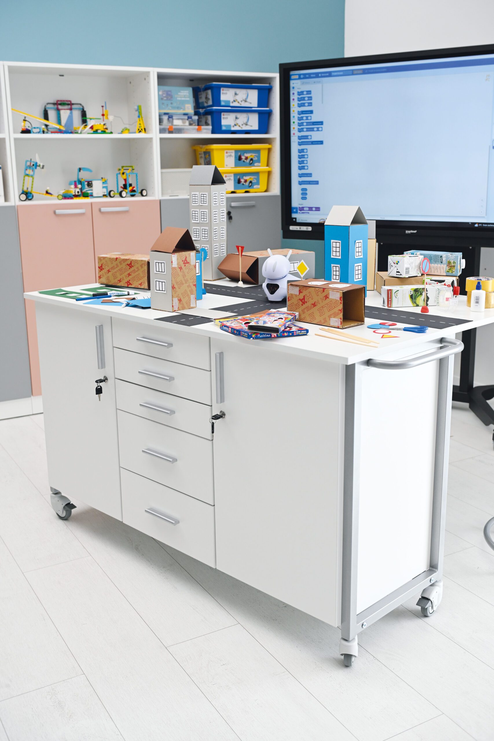 mobili-laboratorine-spintele-096743-main Mobili laboratorinė spintelė 096743 - Image 1
