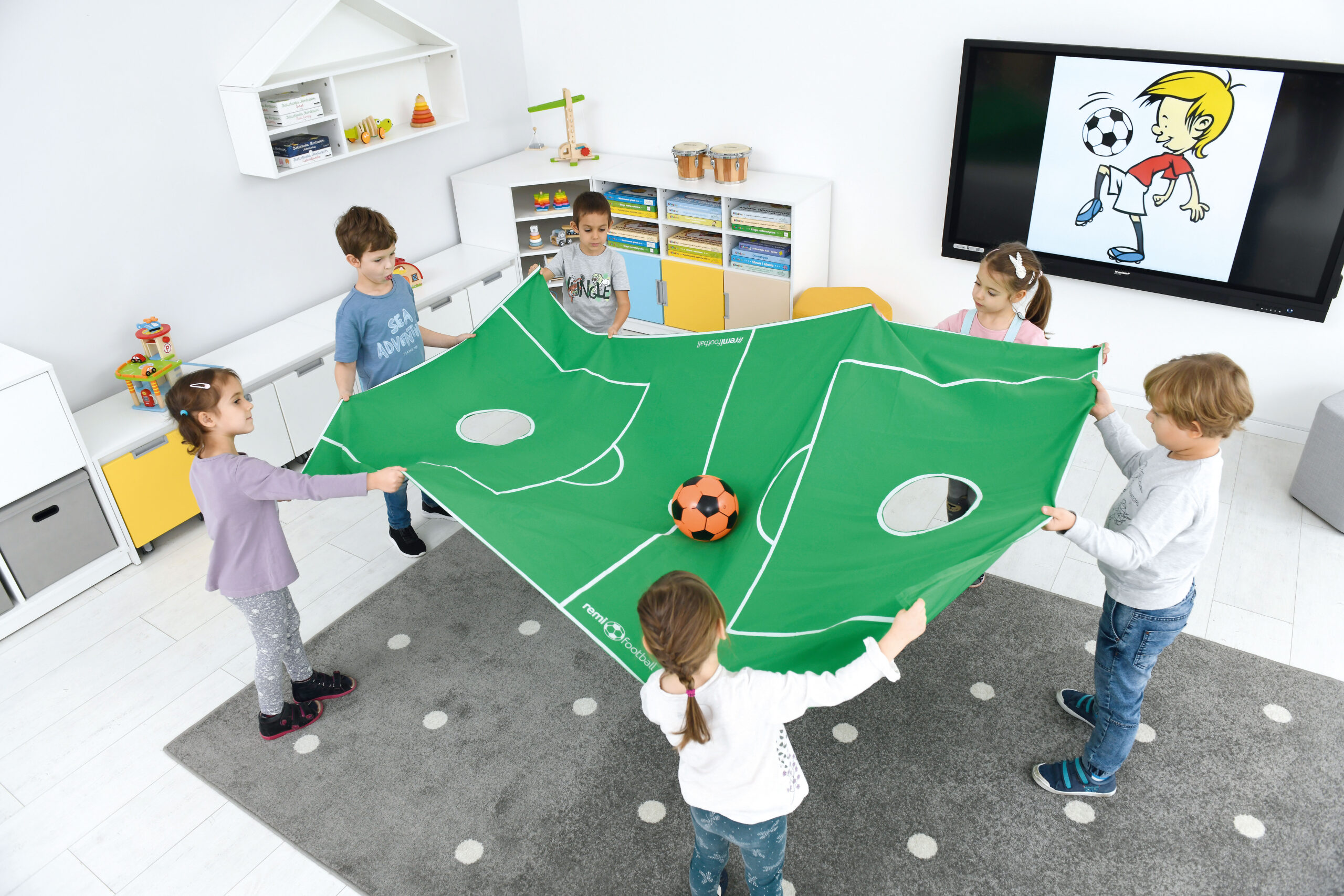 parasiutas-futbolo-zaidimas-138067-main Parašiutas futbolo žaidimas 138067 - Image 1